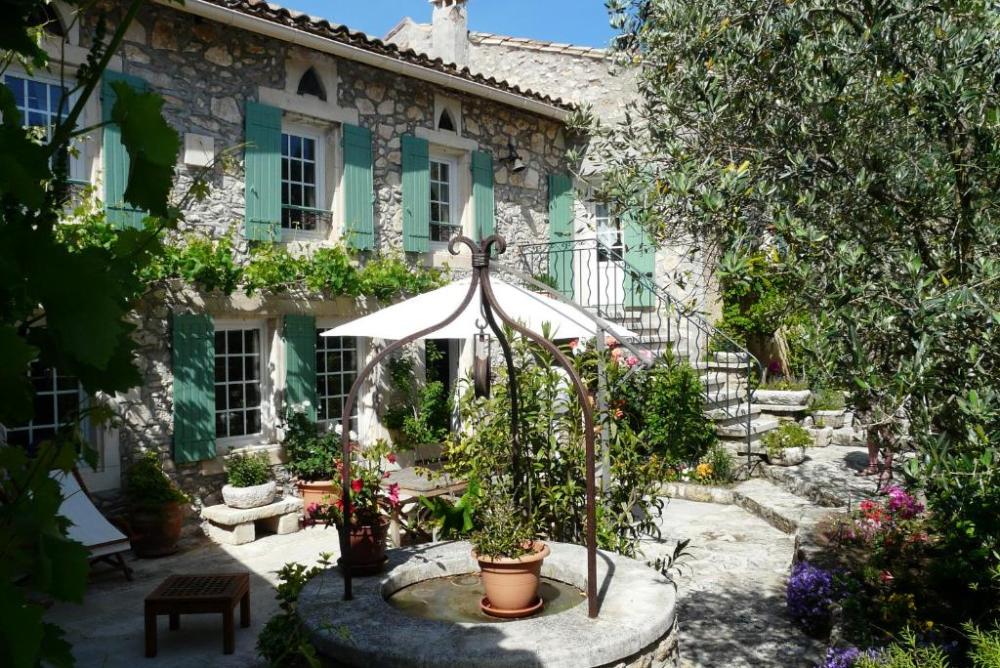 Partie de Mas Provençal de Charme, avec une Grande Piscine, située en Campagne proche d'Eygalières, au coeur 4 personnes, LS1-117 BEN VENGU - Hôtel image 1