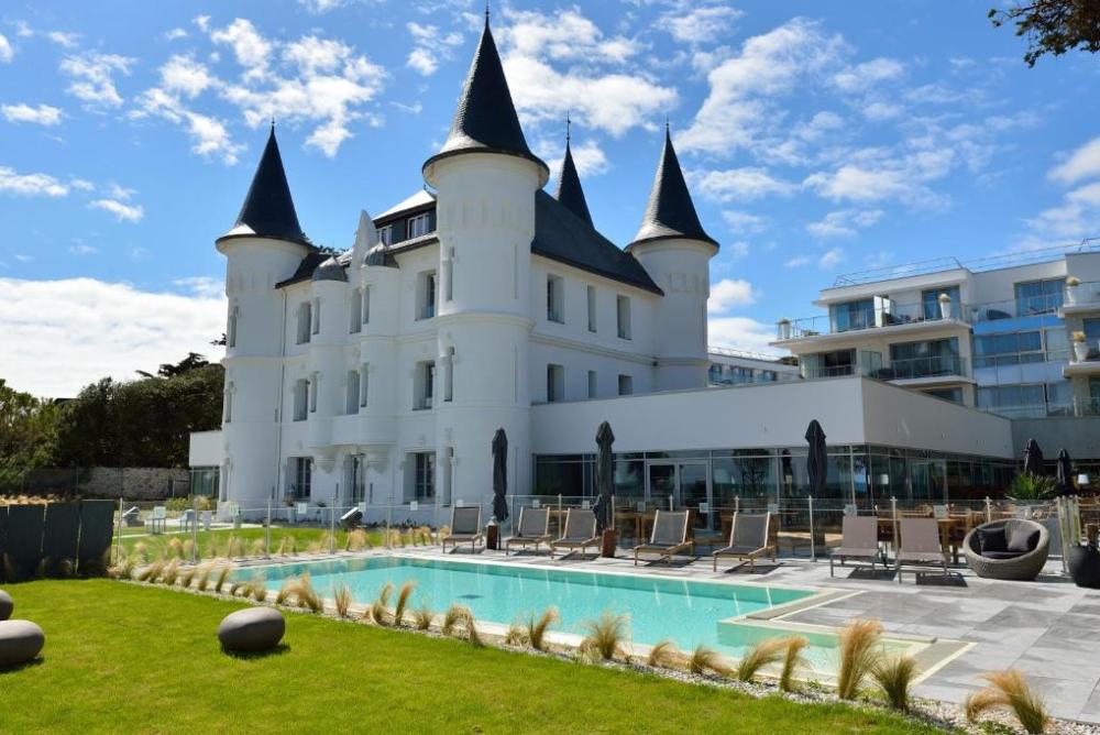 Hôtel Château des Tourelles, Thalasso et piscine d'eau de mer chauffée - Hôtel image 1